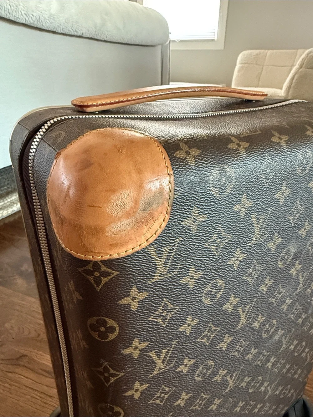 Louis Vuitton Horizon 50 Monogram Spinner Carry-On in Brown and Tan